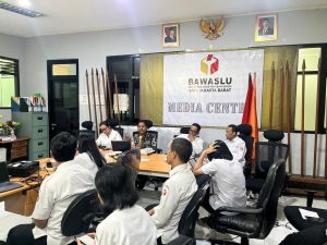 Perkuat Literasi Media, Bawaslu Jakarta Barat Gelar Diskusi dan Pelatihan Penulisan Rilis Pers